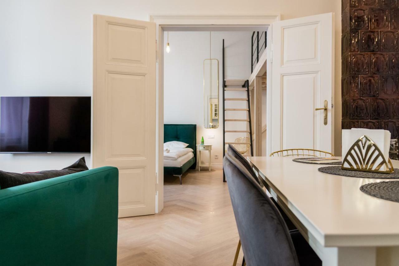 Апартаменти Deluxe Old Town Sw. Krzyza Wawelofts *