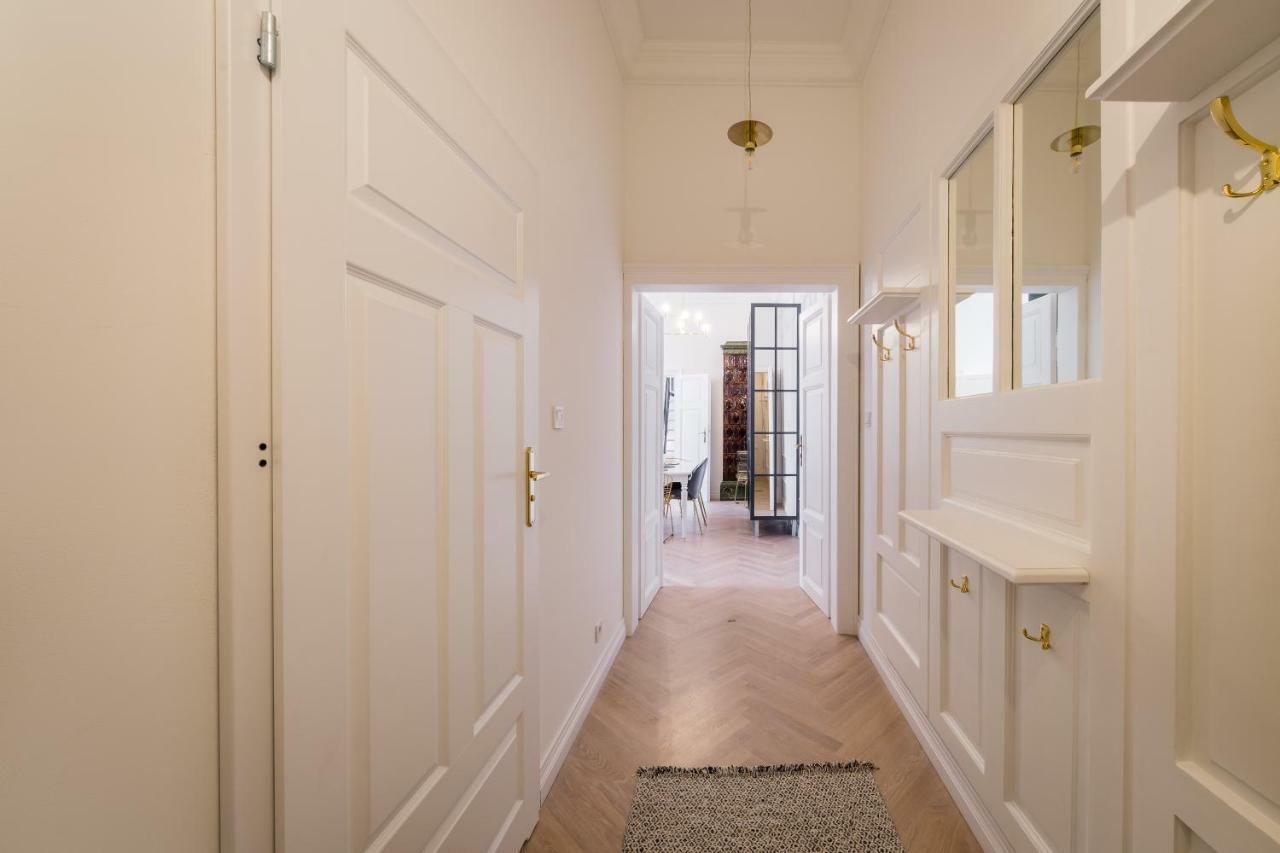 Апартаменти Deluxe Old Town Sw. Krzyza Wawelofts